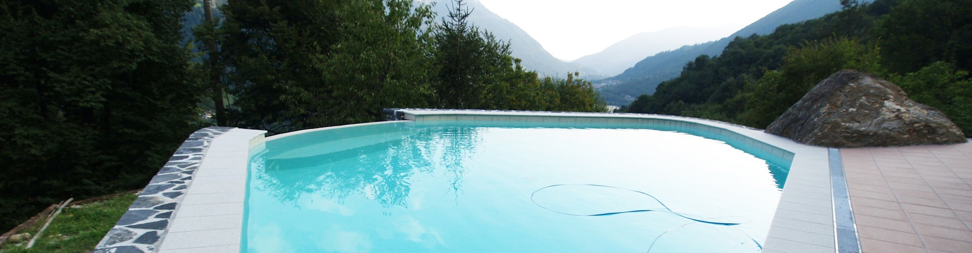 Piscine interrate a sfioro e skimmer a mantova brescia verona ... Piscine private verona